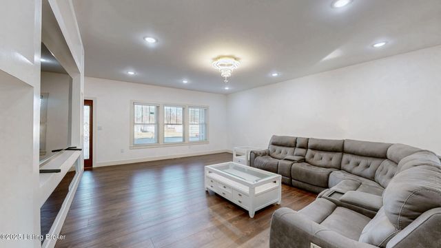 115 Sparks Dr, Brooks, KY 40109