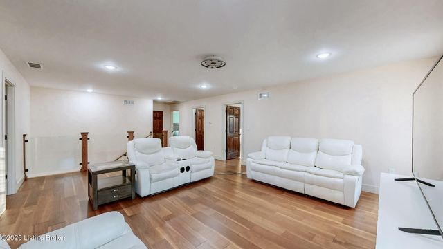 115 Sparks Dr, Brooks, KY 40109