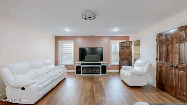 115 Sparks Dr, Brooks, KY 40109