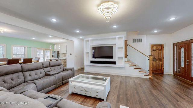 115 Sparks Dr, Brooks, KY 40109