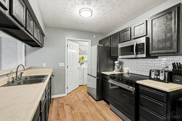 3318 Emerald Lakes Drive, Green Twp, OH 45211