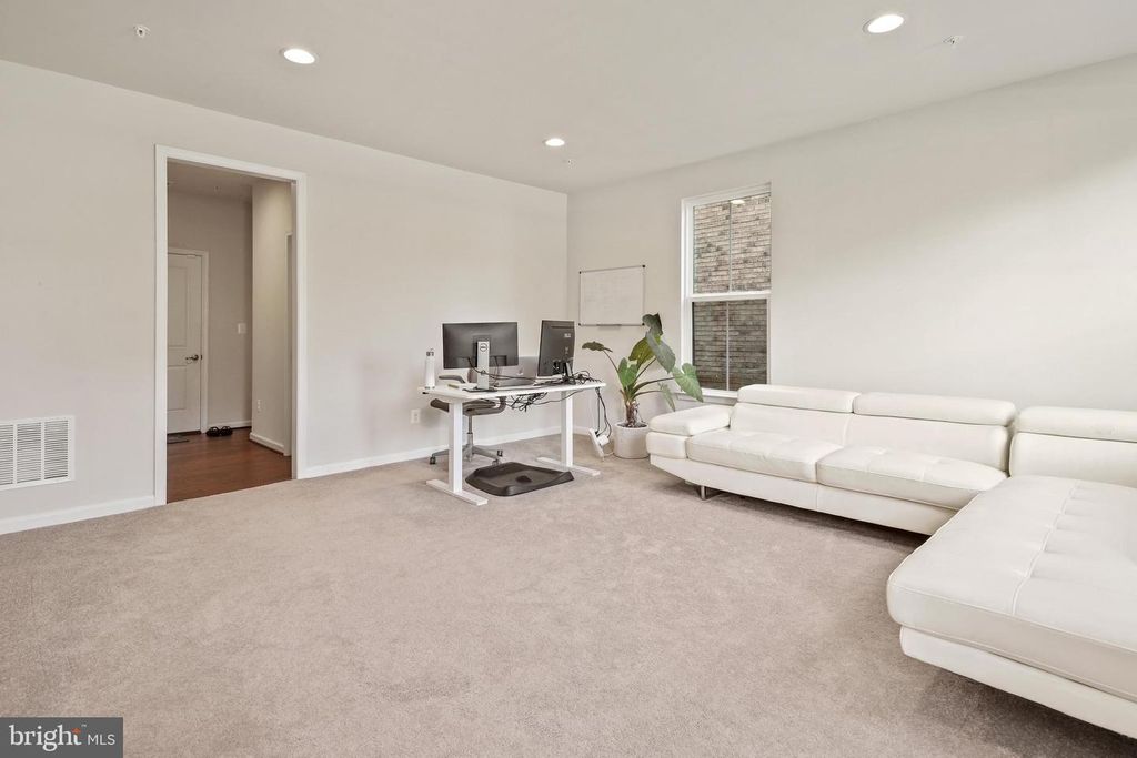 22362 LUCAS TER, Ashburn, VA 20148