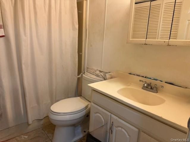 42 Village Circle S, Manorville, NY 11949