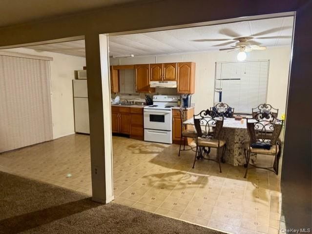 42 Village Circle S, Manorville, NY 11949