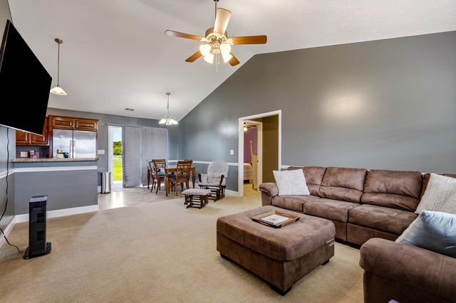 108 Blue Jacket Dr., Galivants Ferry, SC 29544