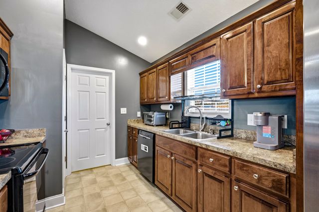 108 Blue Jacket Dr., Galivants Ferry, SC 29544