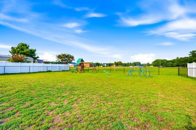 108 Blue Jacket Dr., Galivants Ferry, SC 29544