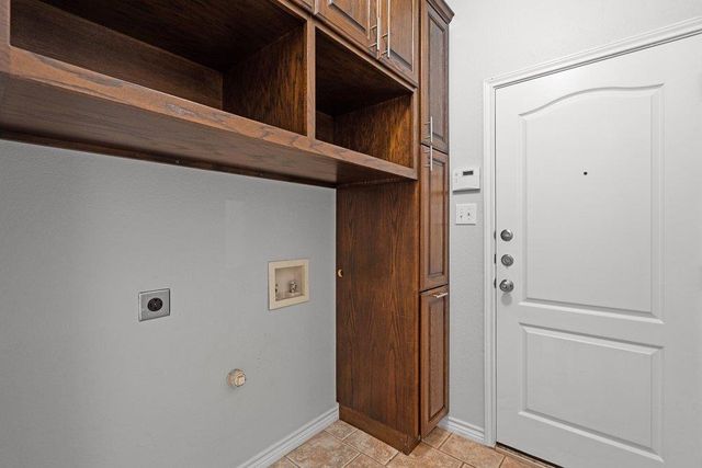 107 S Treasure Oaks DR, Leander, TX 78641