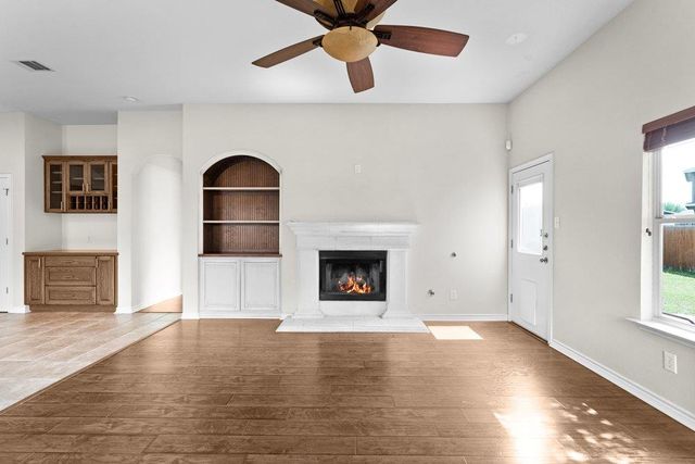 107 S Treasure Oaks DR, Leander, TX 78641