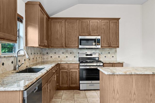 107 S Treasure Oaks DR, Leander, TX 78641