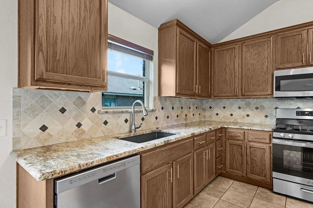 107 S Treasure Oaks DR, Leander, TX 78641