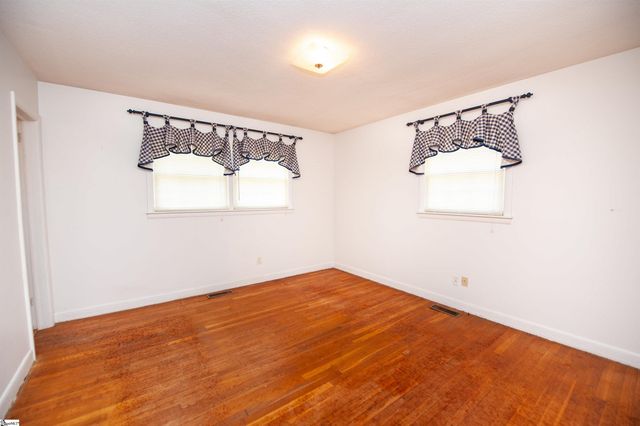 105 Ridgeway Road, Spartanburg, SC 29301