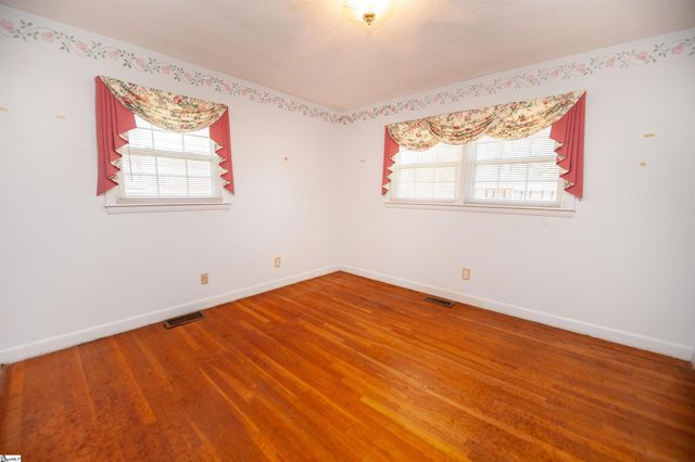 105 Ridgeway Road, Spartanburg, SC 29301