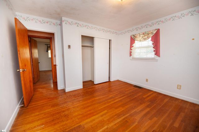 105 Ridgeway Road, Spartanburg, SC 29301