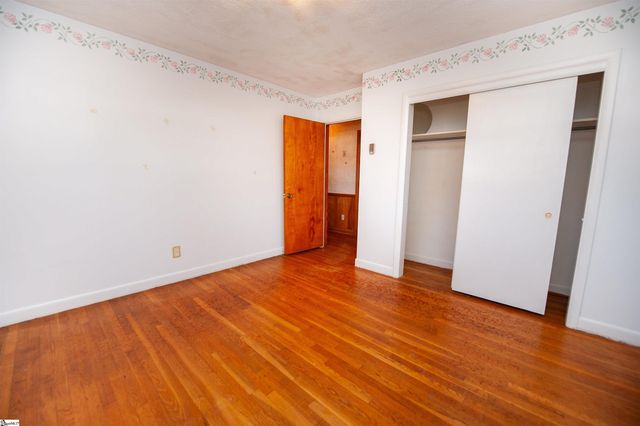 105 Ridgeway Road, Spartanburg, SC 29301