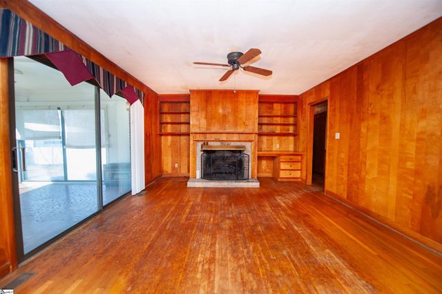 105 Ridgeway Road, Spartanburg, SC 29301