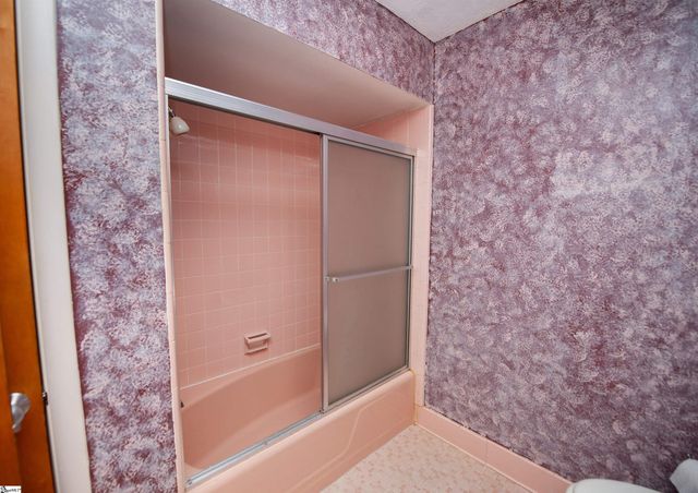 105 Ridgeway Road, Spartanburg, SC 29301