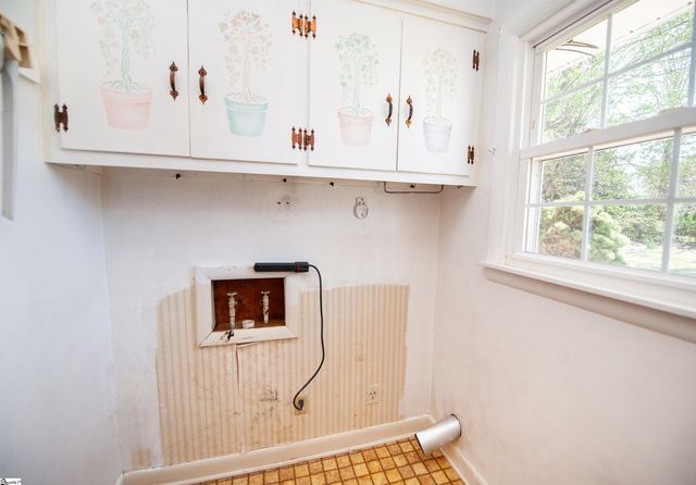 105 Ridgeway Road, Spartanburg, SC 29301