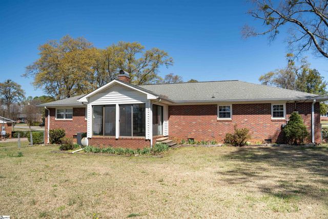 105 Ridgeway Road, Spartanburg, SC 29301