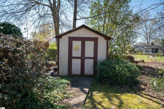 105 Ridgeway Road, Spartanburg, SC 29301