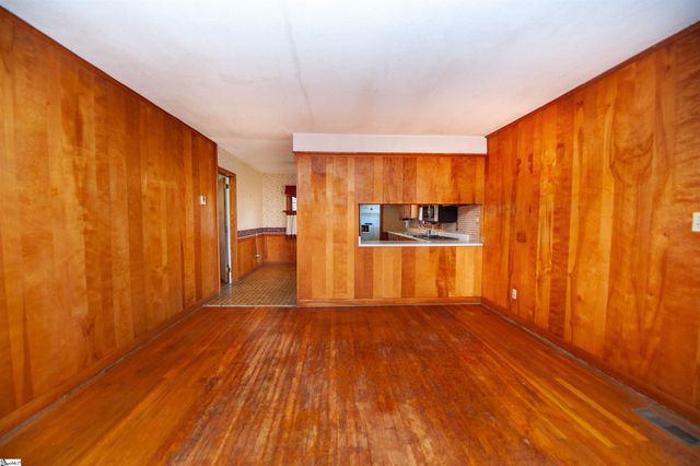 105 Ridgeway Road, Spartanburg, SC 29301