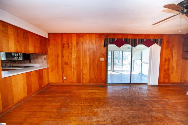 105 Ridgeway Road, Spartanburg, SC 29301