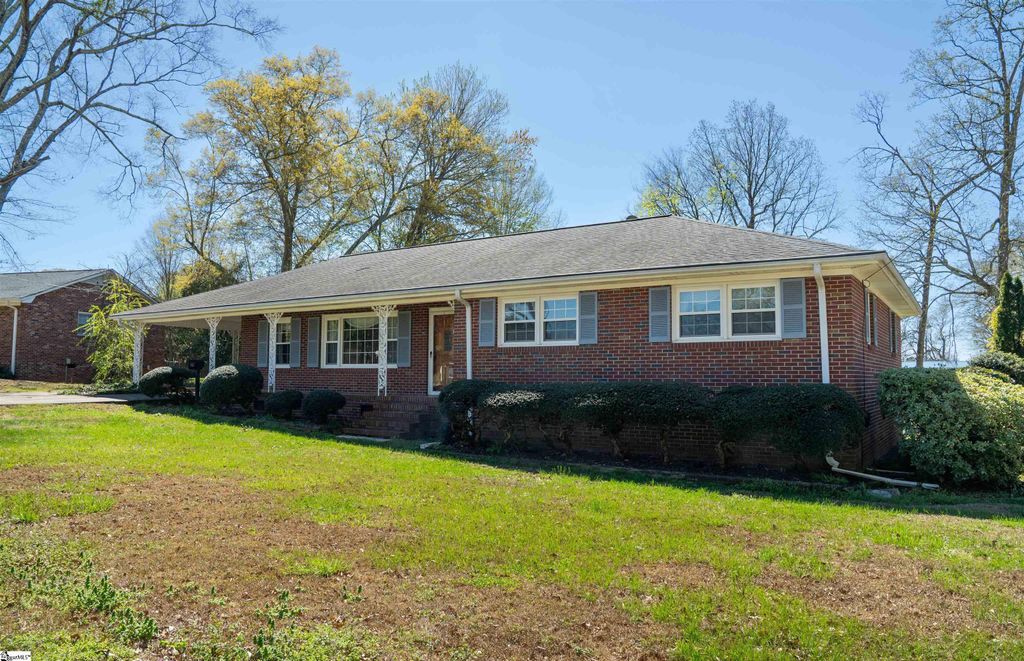 105 Ridgeway Road, Spartanburg, SC 29301
