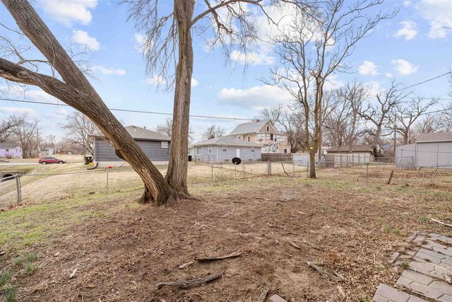 332-334 E Bond St, Salina, KS 67401