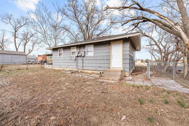 332-334 E Bond St, Salina, KS 67401