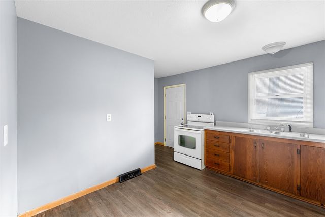 332-334 E Bond St, Salina, KS 67401