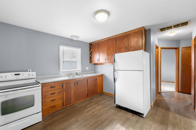 332-334 E Bond St, Salina, KS 67401