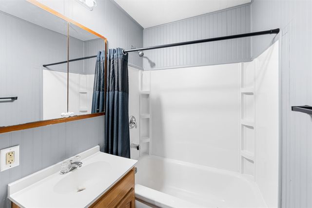 332-334 E Bond St, Salina, KS 67401