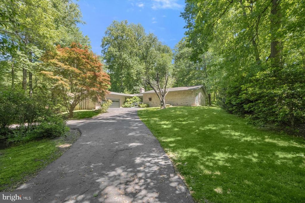 Image 1 of property listing at 13922 WAYSIDE DR, Clarksville, MD 21029