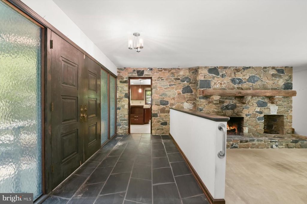 Image 9 of property listing at 13922 WAYSIDE DR, Clarksville, MD 21029