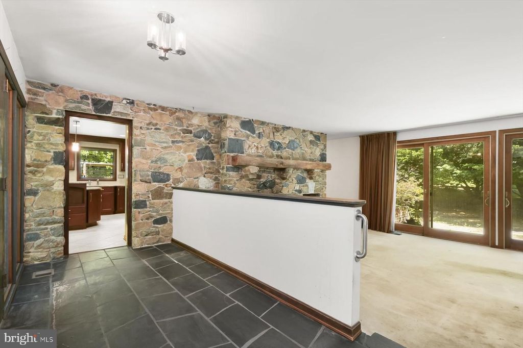 Image 10 of property listing at 13922 WAYSIDE DR, Clarksville, MD 21029