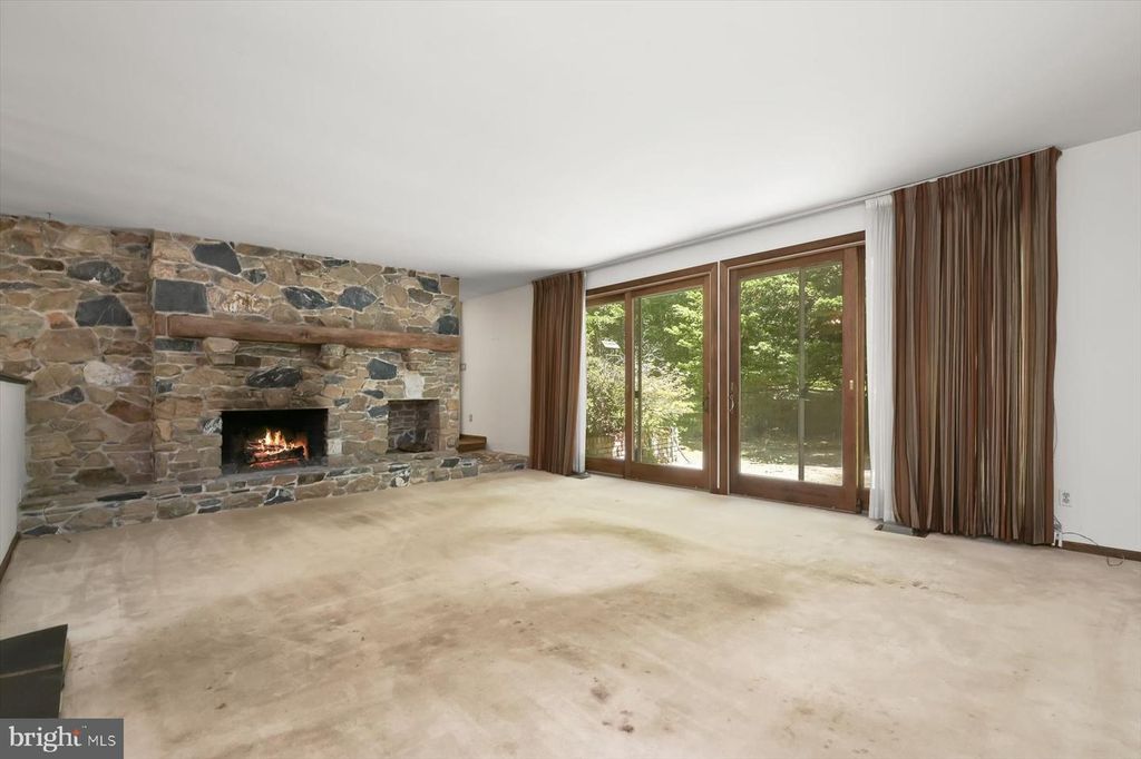 Image 14 of property listing at 13922 WAYSIDE DR, Clarksville, MD 21029