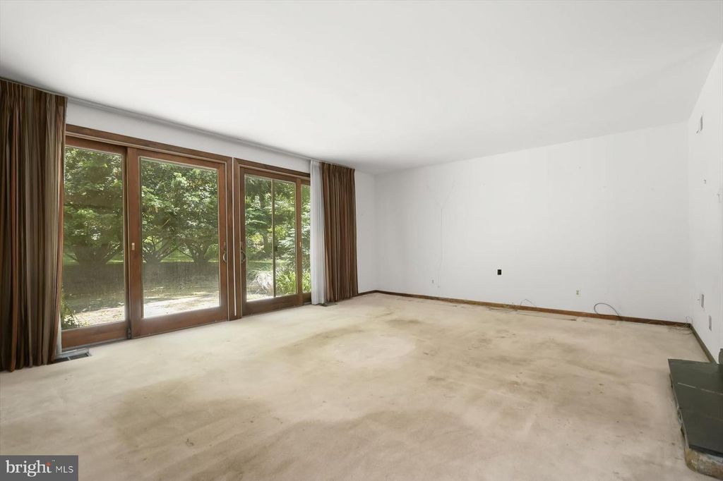 Image 15 of property listing at 13922 WAYSIDE DR, Clarksville, MD 21029