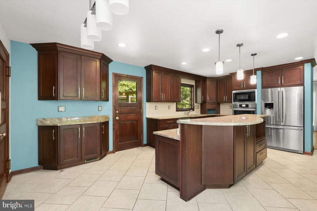 Image 16 of property listing at 13922 WAYSIDE DR, Clarksville, MD 21029