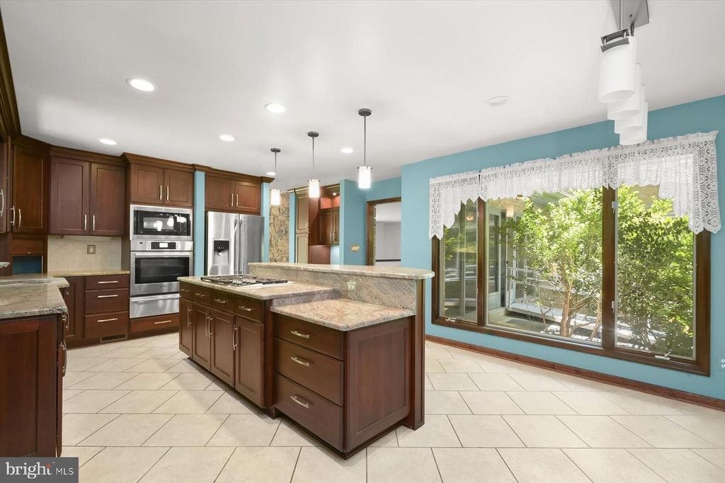 Image 18 of property listing at 13922 WAYSIDE DR, Clarksville, MD 21029