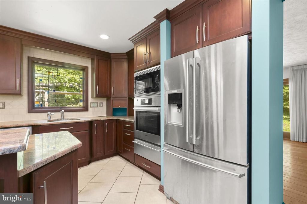 Image 19 of property listing at 13922 WAYSIDE DR, Clarksville, MD 21029