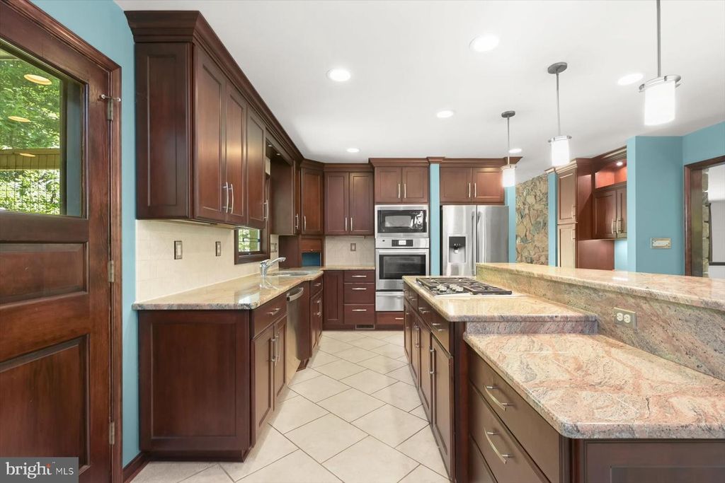 Image 20 of property listing at 13922 WAYSIDE DR, Clarksville, MD 21029