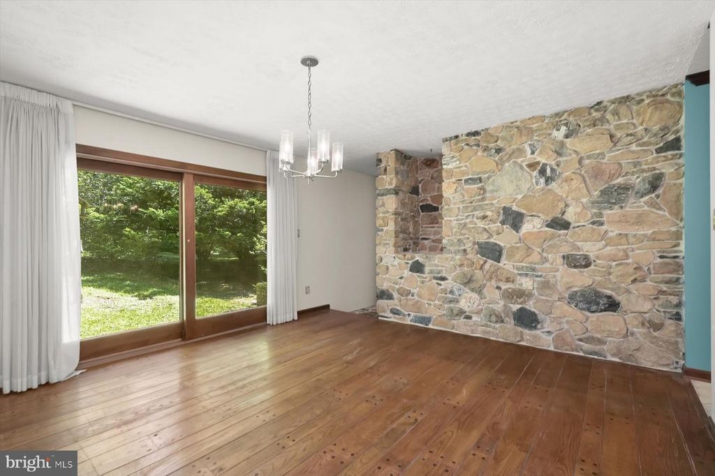 Image 22 of property listing at 13922 WAYSIDE DR, Clarksville, MD 21029
