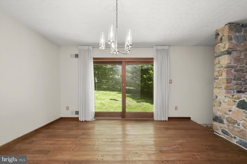 Image 24 of property listing at 13922 WAYSIDE DR, Clarksville, MD 21029