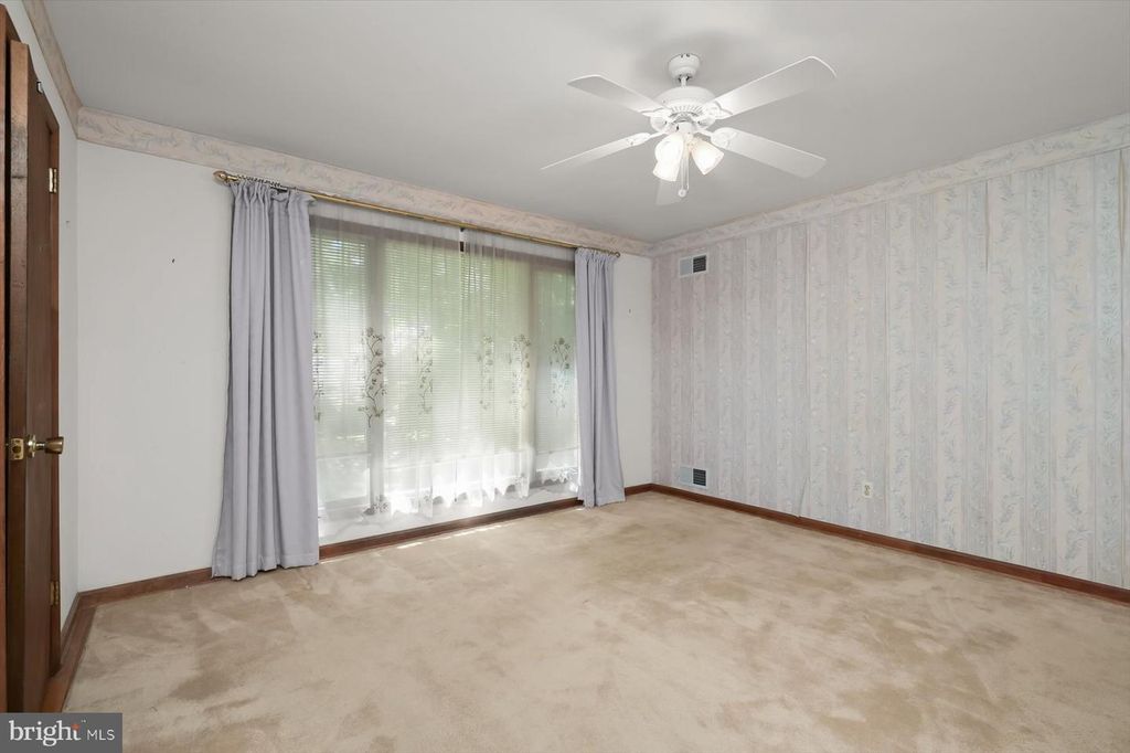 Image 34 of property listing at 13922 WAYSIDE DR, Clarksville, MD 21029