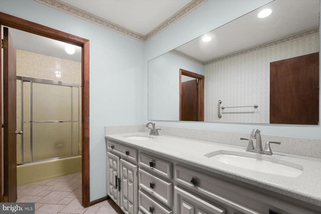 Image 36 of property listing at 13922 WAYSIDE DR, Clarksville, MD 21029