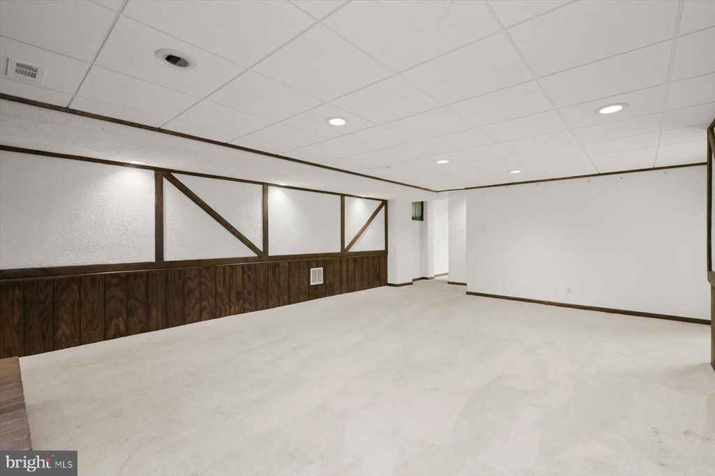 Image 40 of property listing at 13922 WAYSIDE DR, Clarksville, MD 21029
