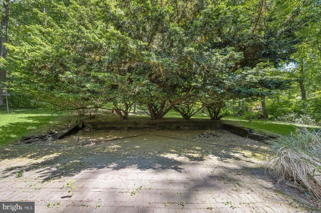 Image 60 of property listing at 13922 WAYSIDE DR, Clarksville, MD 21029