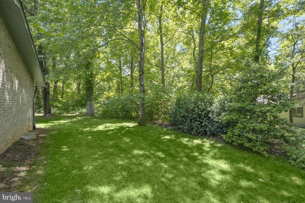 Image 71 of property listing at 13922 WAYSIDE DR, Clarksville, MD 21029