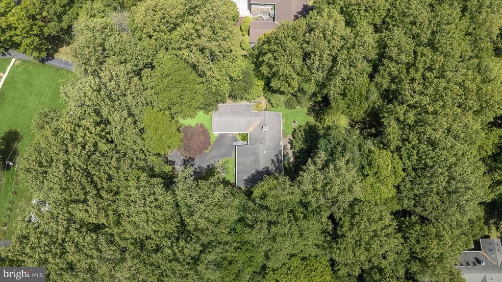 Image 72 of property listing at 13922 WAYSIDE DR, Clarksville, MD 21029