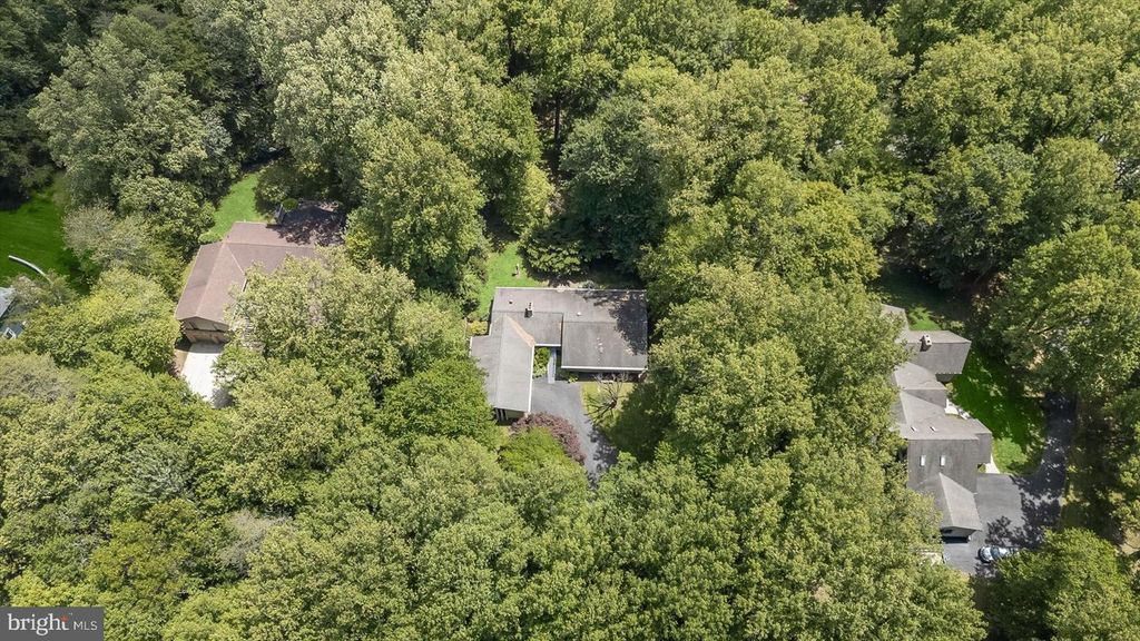 Image 75 of property listing at 13922 WAYSIDE DR, Clarksville, MD 21029